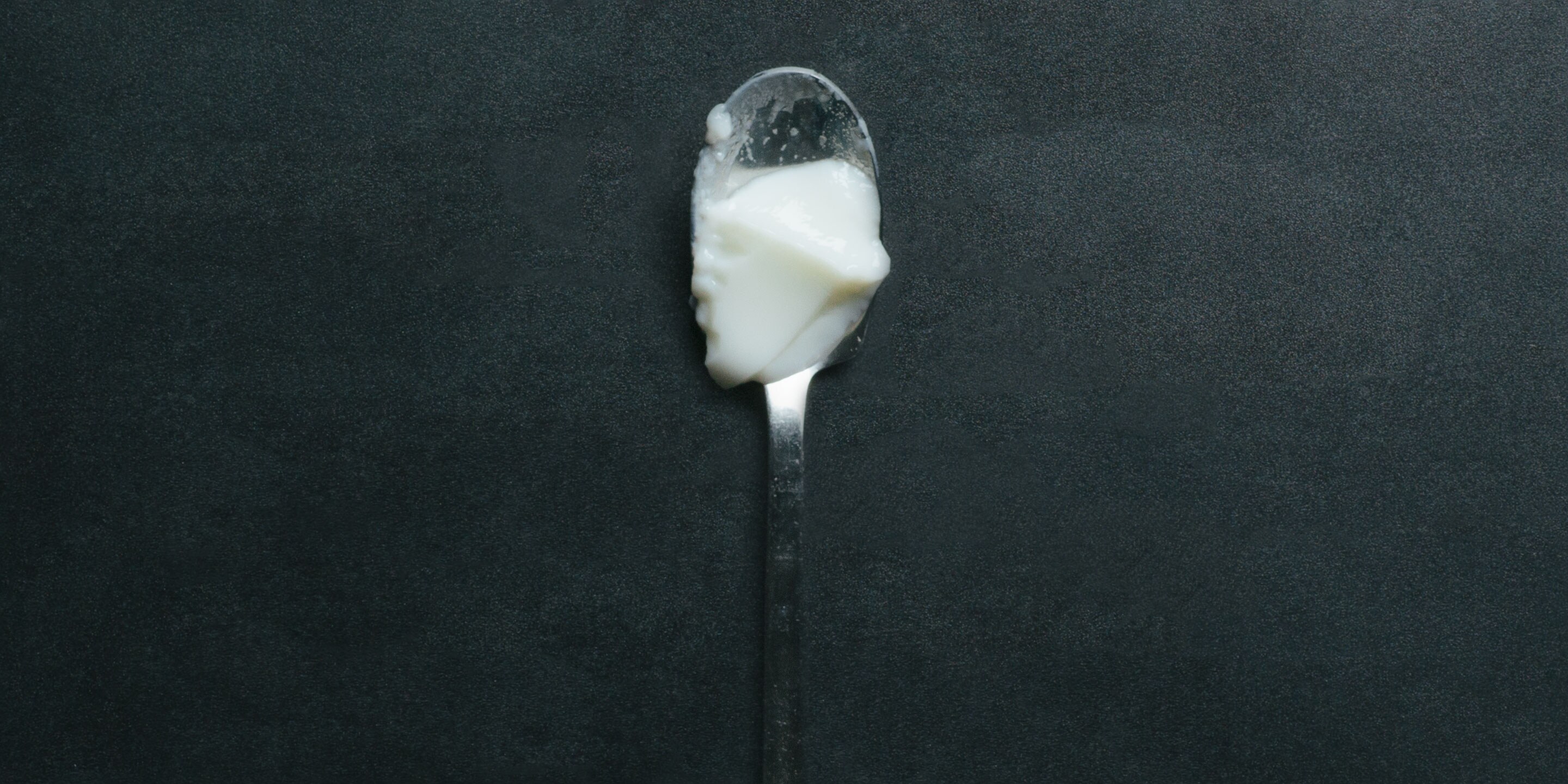Lusikallinen valkoista gelatiinia