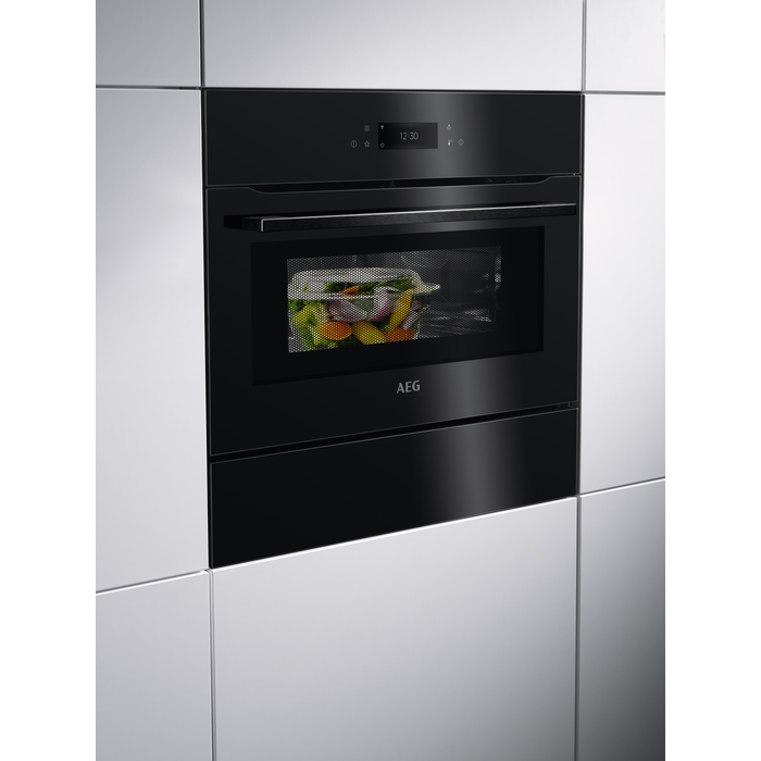 AEG - Integroitava mikroaaltouuni - CQKB8B0B0