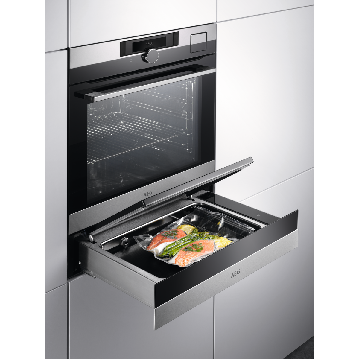 AEG - Integrated Vacuum Sealer - KDK911423T