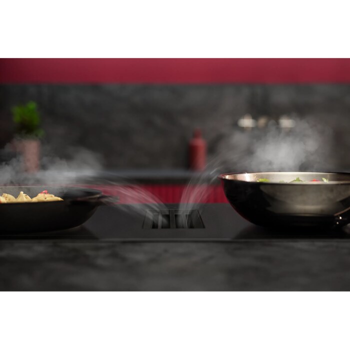 Automatic Extractor Control adjusts automatically when cooking.
