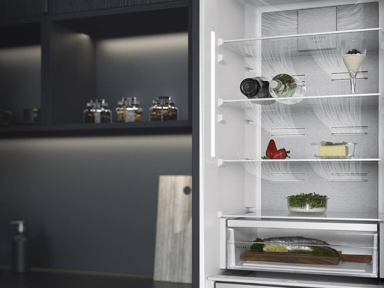 AEG:n uuni keittiössä 