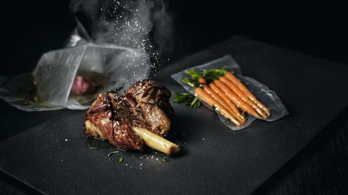 Porkkanoita vakuumipussissa