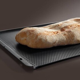 AEG:n Maxiklasse-leivinpellillä paistuva kullanruskea maalaisleipä 