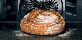 Monitoimisella SteamBake -höyryuunilla leipominen