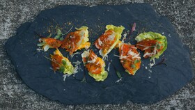 Catalinan caesarsalaattia kastikkeella