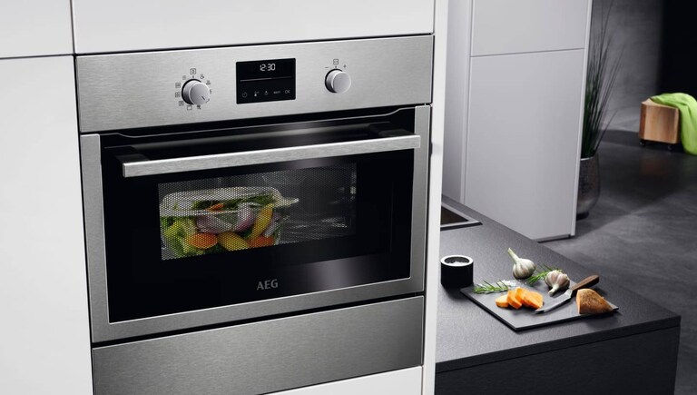 AEG:n uuni keittiössä.