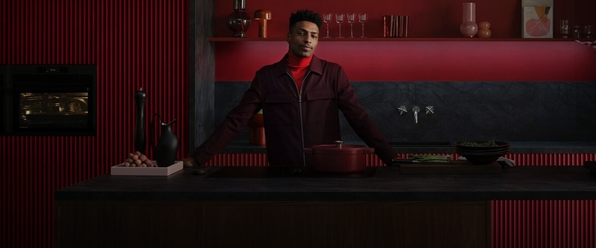 Kompaktiuuni, joka sulautuu tyylikkäästi keittiön sisustukseen.